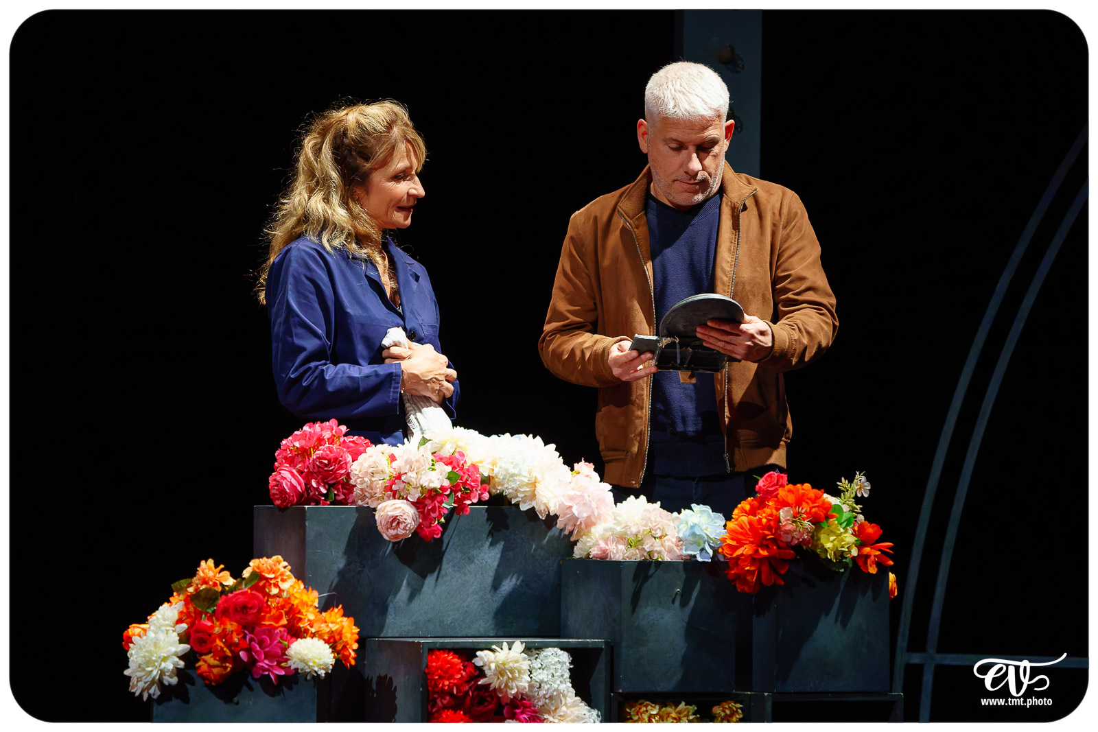 CHANGER L'EAU DES FLEURS (MATRIOSHKA PRODUCTIONS)